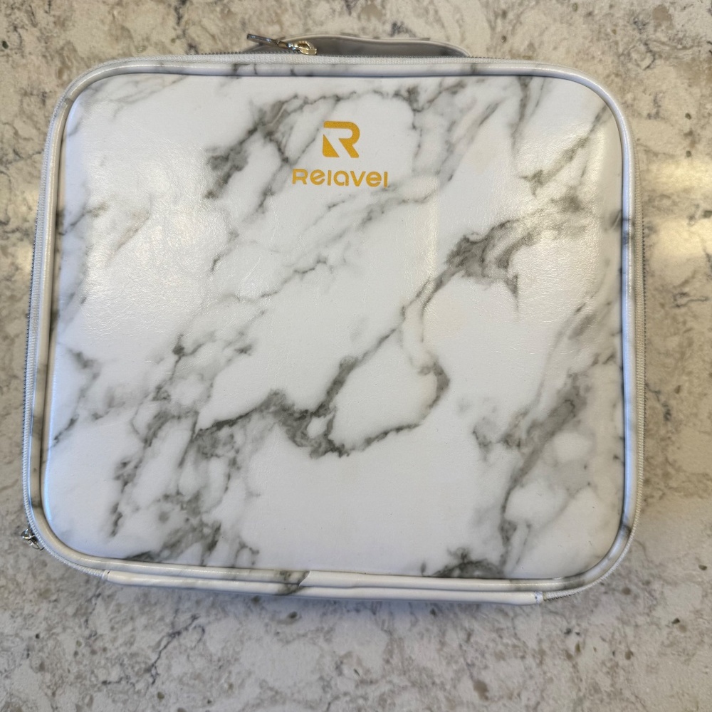Relavel Travel Cosmetic Case & Organizer Pre-Owned‎